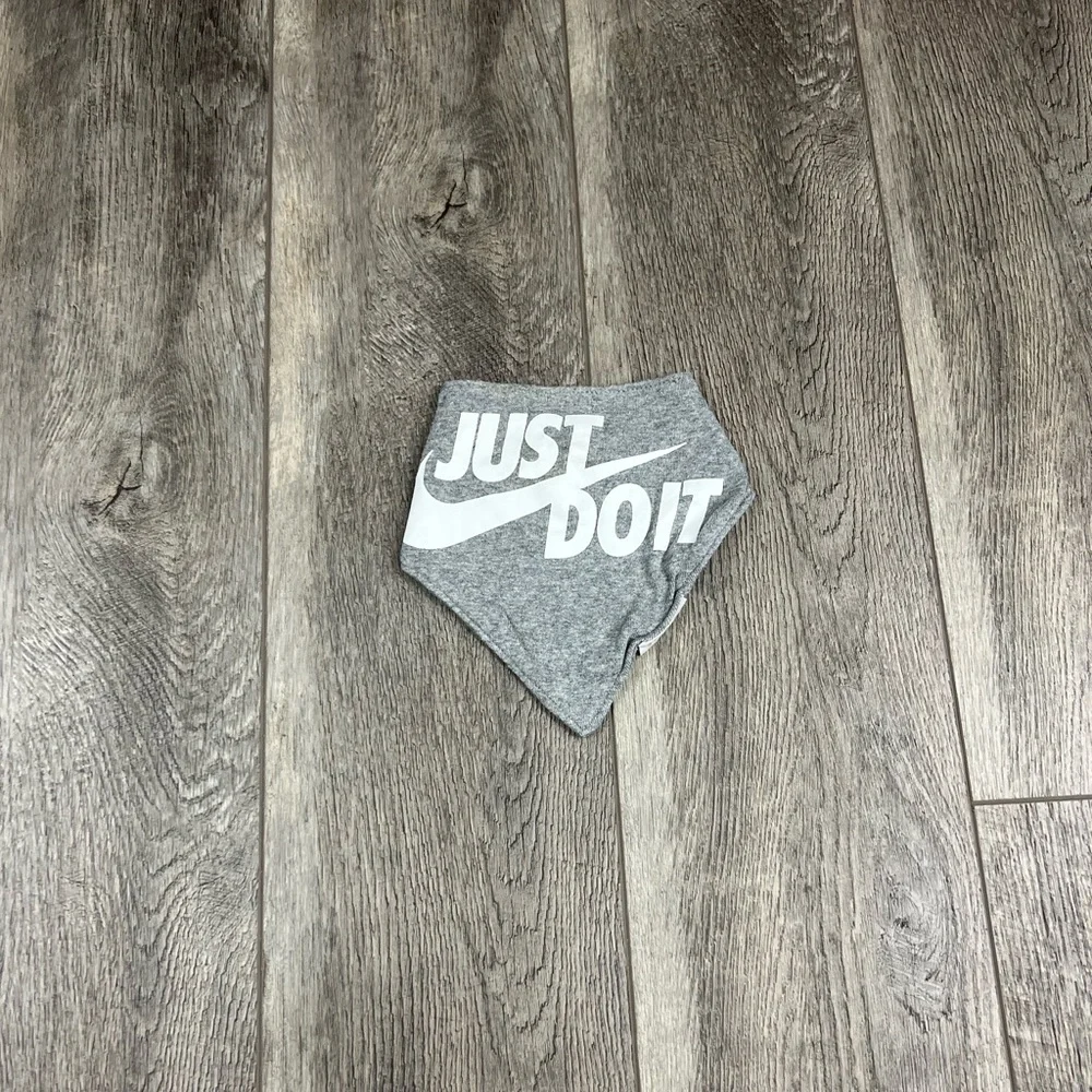 Nike Baby Grey‎ Bib